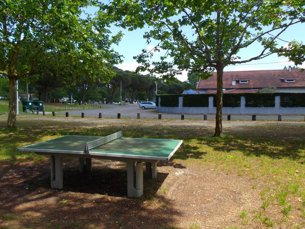 Hotel Cote Et Lac Biscarrosse Exteriör bild